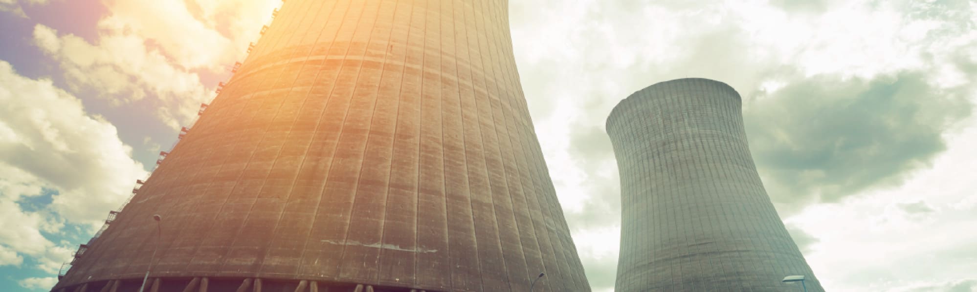 a picture of 2 nuclear cooling towers